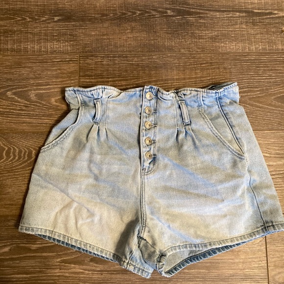 American Eagle Outfitters Pants - American Eagle Mom shorts!